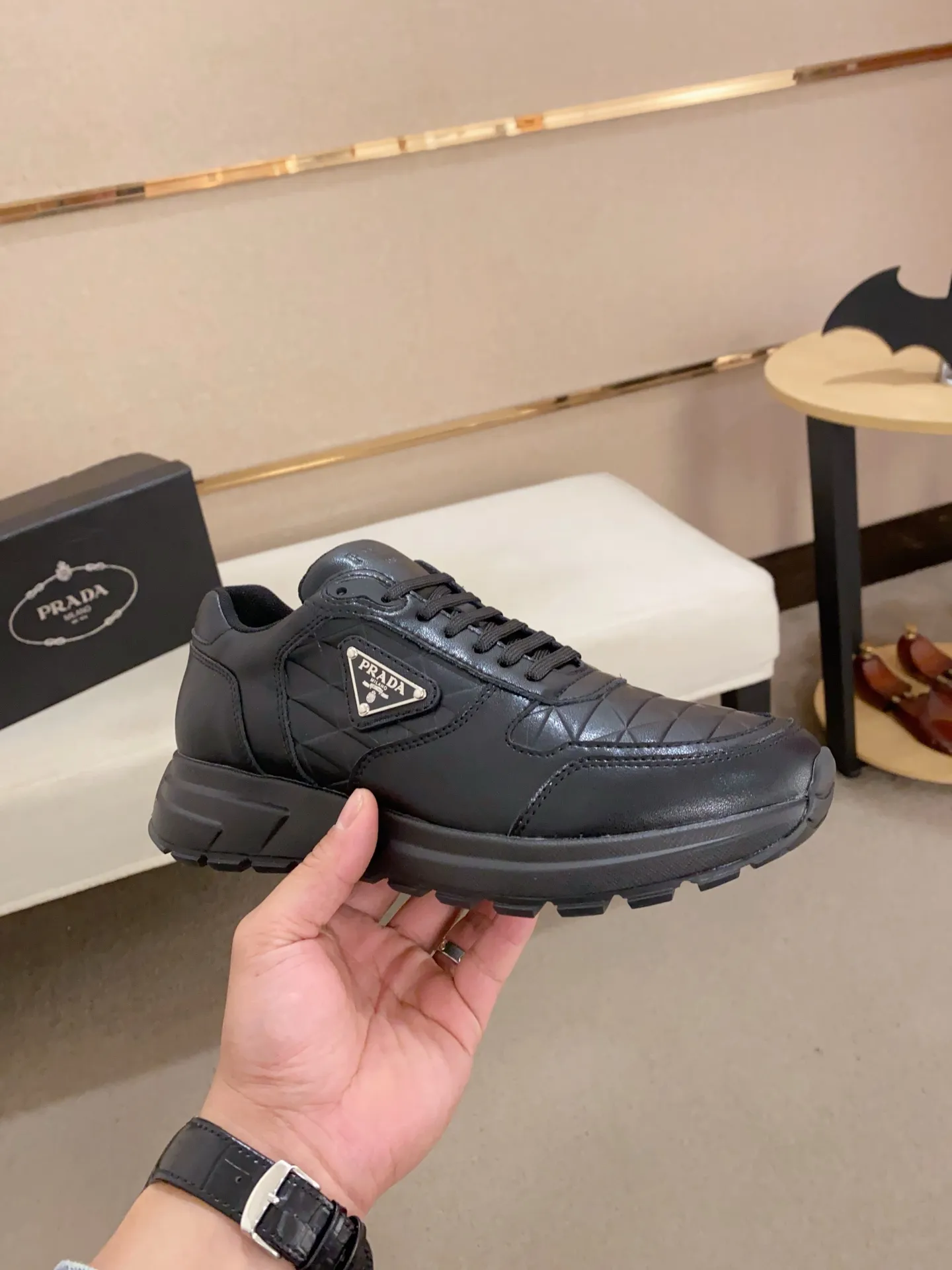 Men's shoes 💰: 500💰 [Prada～Prada] Trendy new styles are on the market. Same style as the official website. Counter quality. Original matching. [Strong] [Strong] Selected first-layer cowhide fabric. Comfortable and breathable sheepskin lining, fine workmanship, upper layer made of 100% pure cowhide, original last shape, comfortable on the feet, shoe sizes 38 to 44